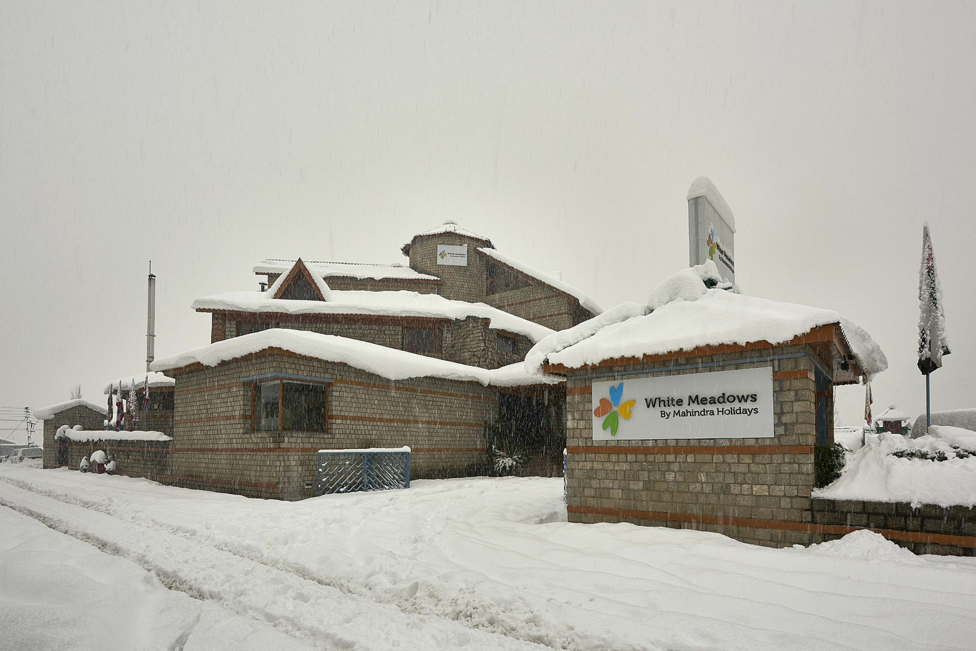 Club Mahindra White Meadows Hotel Manāli Buitenkant foto